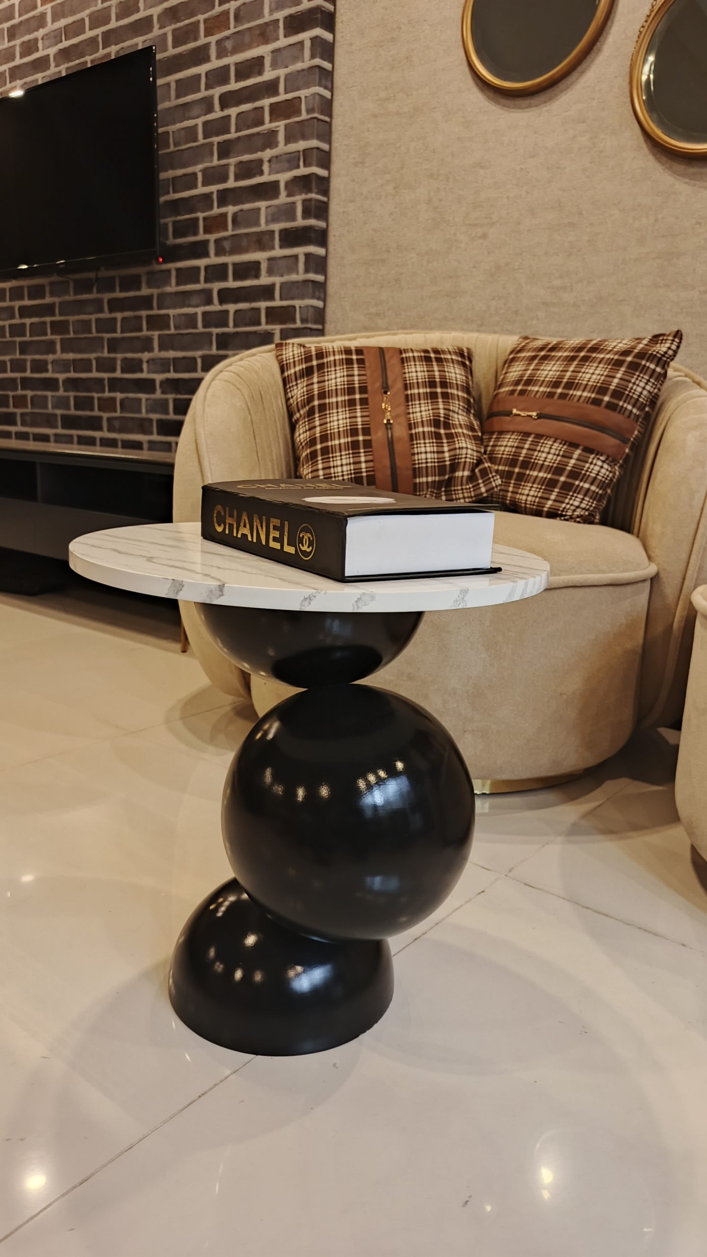 3-Tier Round Black Accent Table – Vertical Modern Side Table | EasyDecor - Image 6