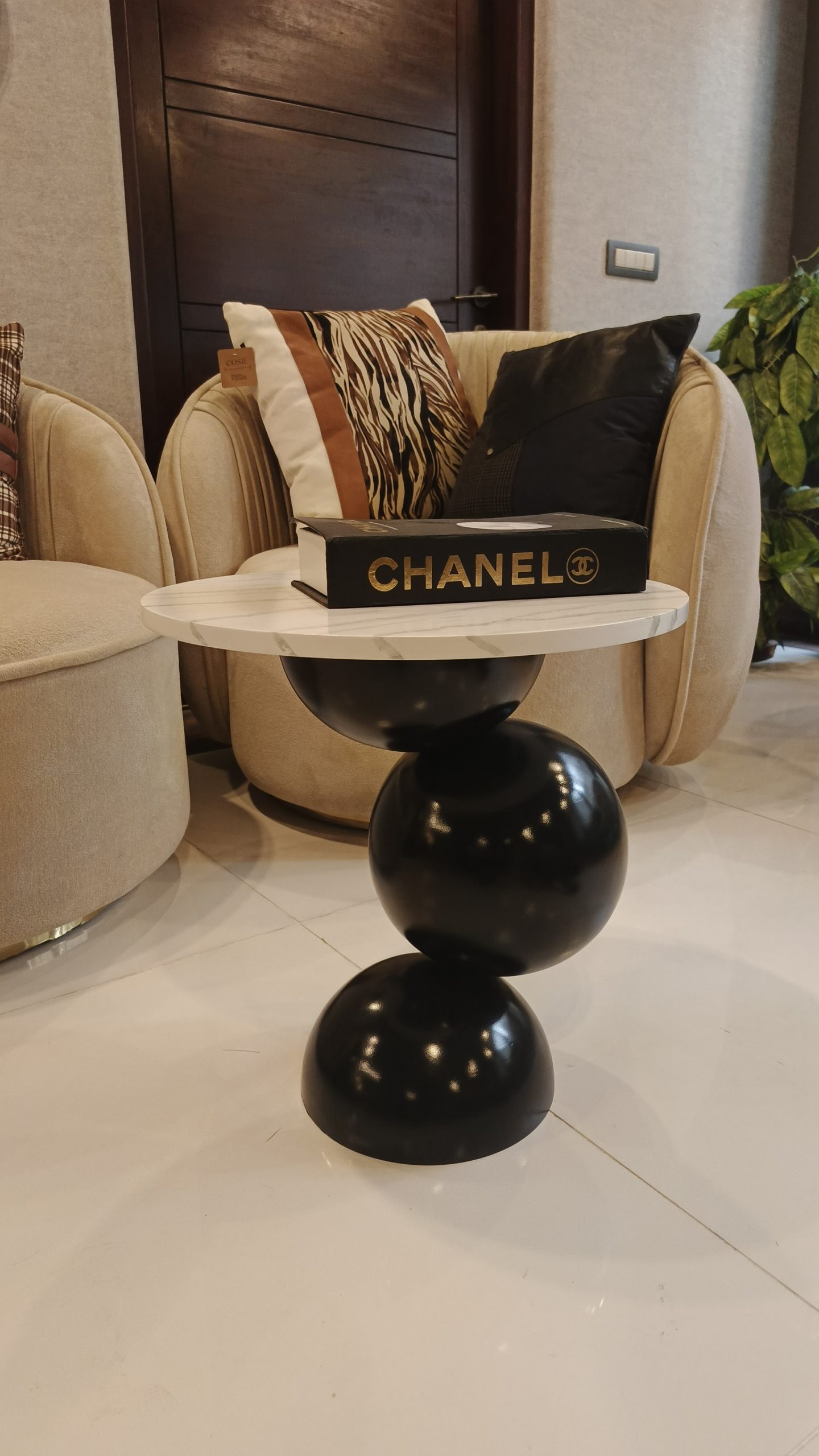 3-Tier Round Black Accent Table – Vertical Modern Side Table | EasyDecor - Image 7