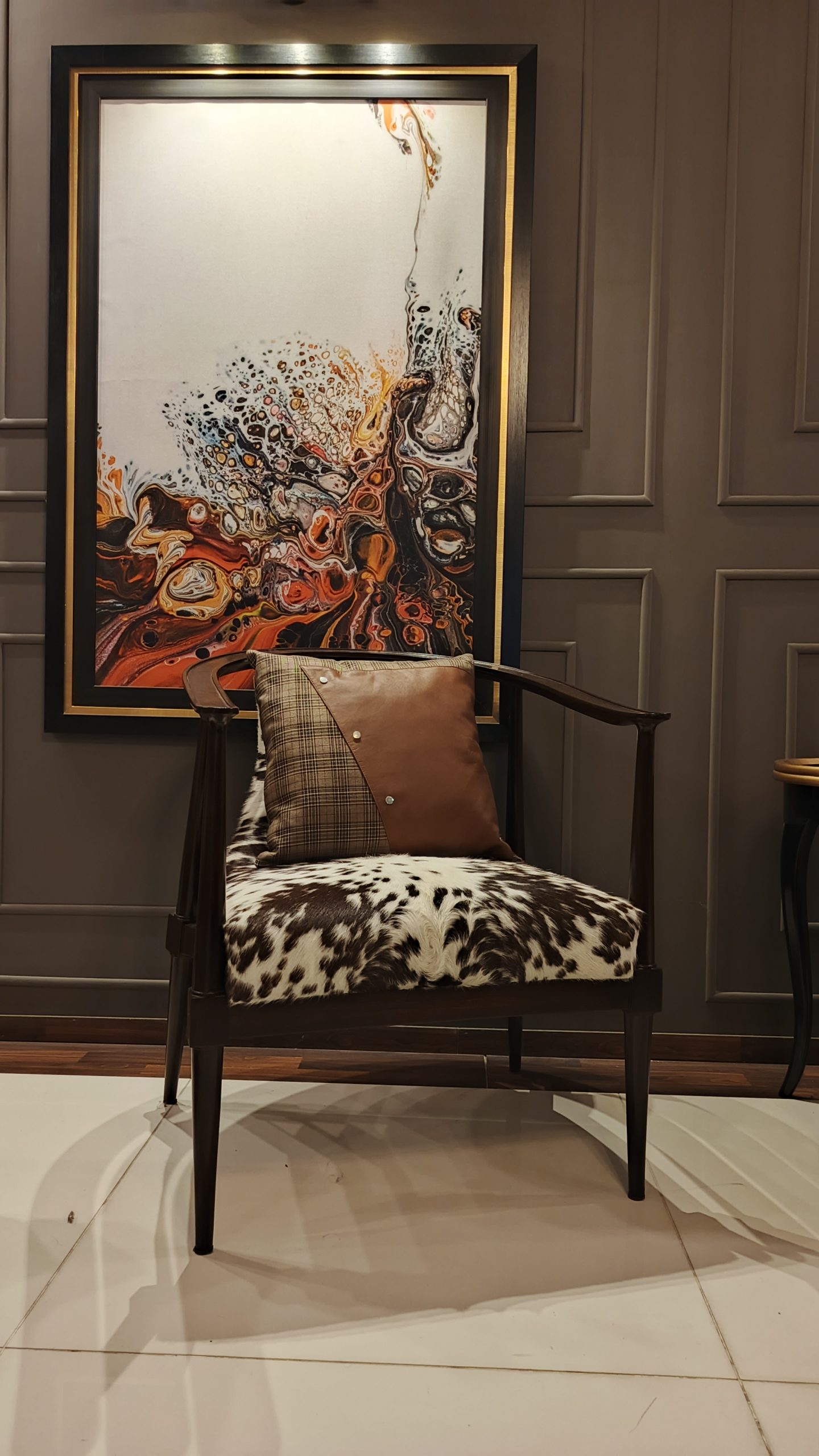 Modern Accent Chair with Cowhide Seat & Leather Cushion — Luxury Wooden Armchair for Living Room & Lounge