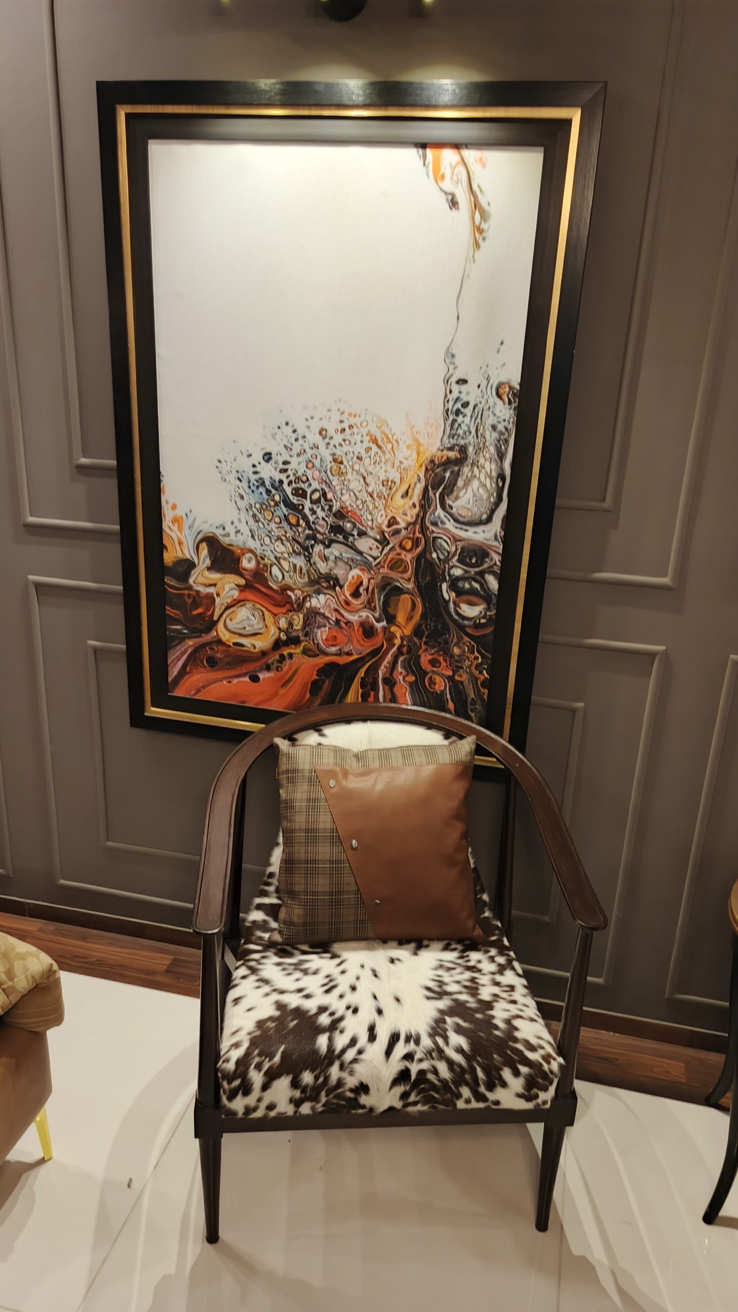 Modern Accent Chair with Cowhide Seat & Leather Cushion — Luxury Wooden Armchair for Living Room & Lounge - Image 3