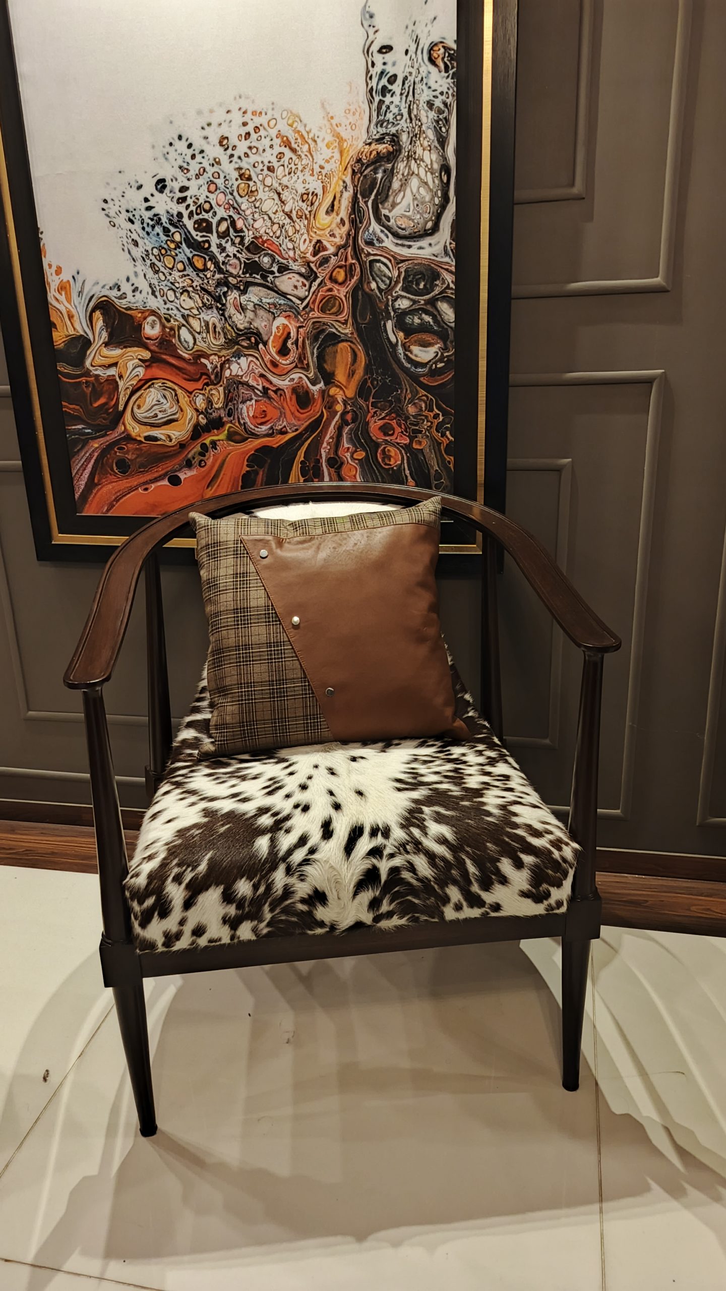 Modern Accent Chair with Cowhide Seat & Leather Cushion — Luxury Wooden Armchair for Living Room & Lounge - Image 2